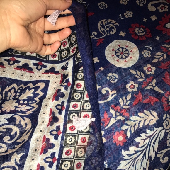 Scarves - Picture 2 of 8